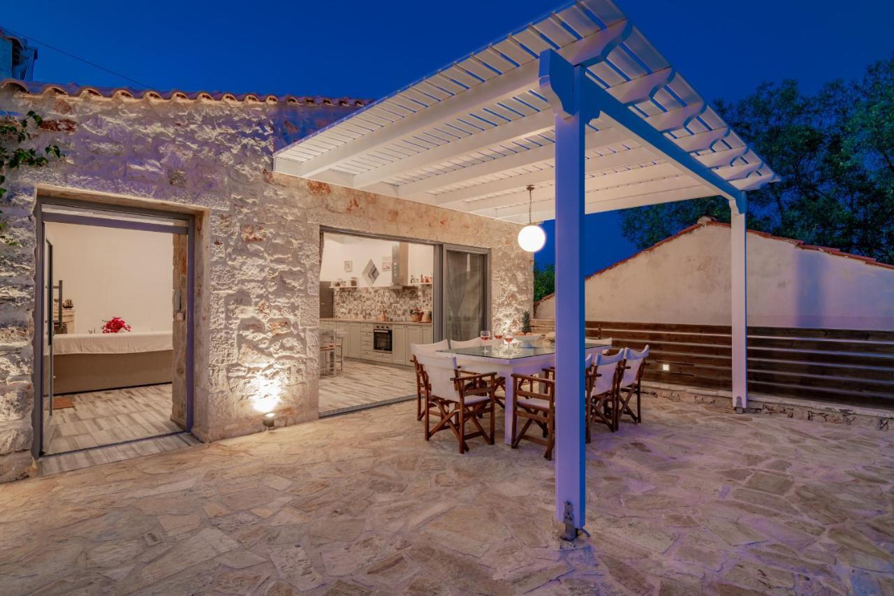 Villa Daniela - Private Pool And Serene Location, By Zantewize Korithion Bagian luar foto